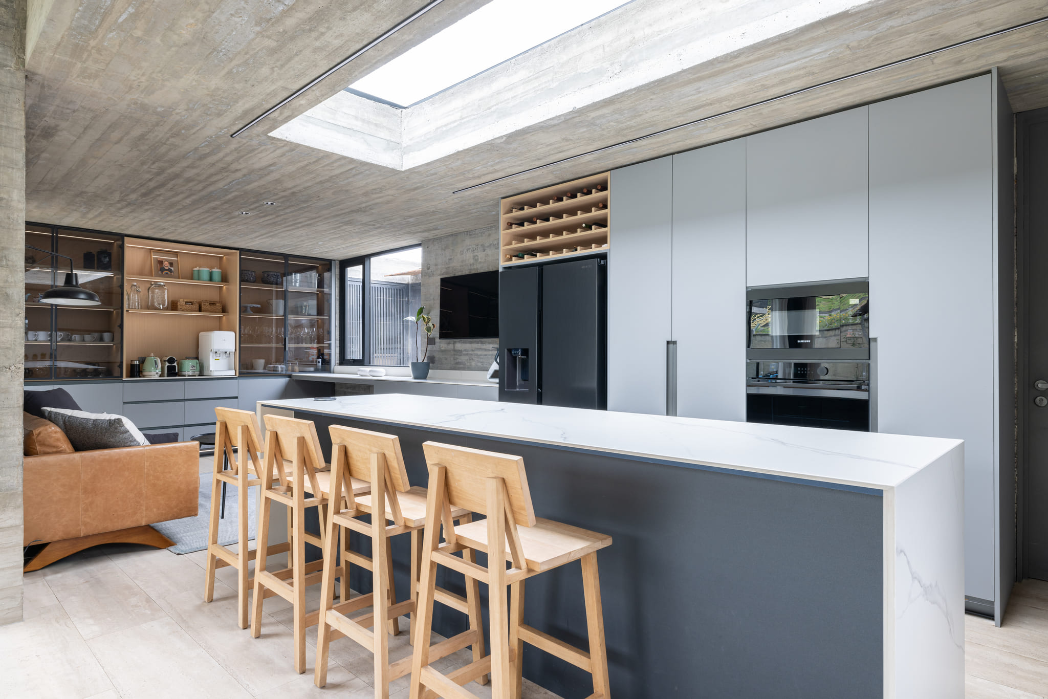 Renovación de Cocina con Snow Powder, Elegancia y Frescura en un Diseño ...
